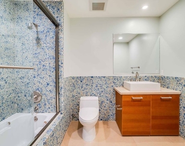1517 S Bentley Avenue - Photo Thumbnail 10