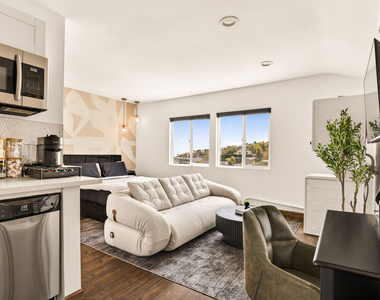 8810 Hollywood Boulevard - Photo Thumbnail 6
