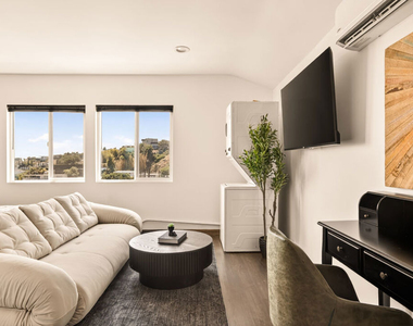 8810 Hollywood Boulevard - Photo Thumbnail 5