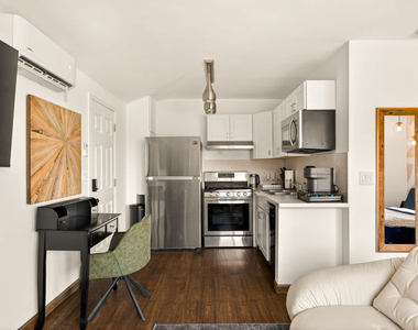 8810 Hollywood Boulevard - Photo Thumbnail 12