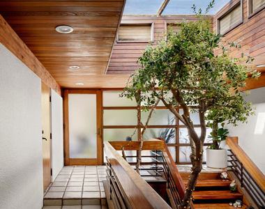 24638 Malibu Road - Photo Thumbnail 4