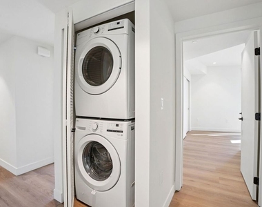1110 S Spaulding Avenue - Photo Thumbnail 3