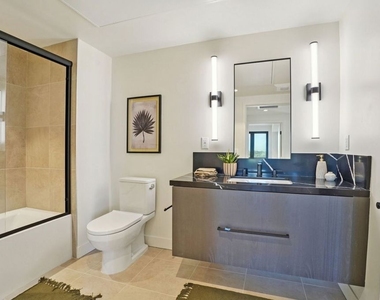 1110 S Spaulding Avenue - Photo Thumbnail 7