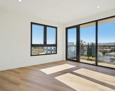 1110 S Spaulding Avenue - Photo Thumbnail 2
