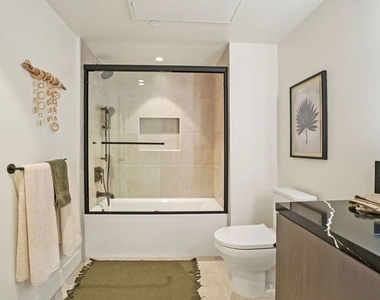 1110 S Spaulding Avenue - Photo Thumbnail 8