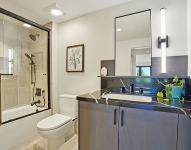 1110 S Spaulding Avenue - Photo Thumbnail 5