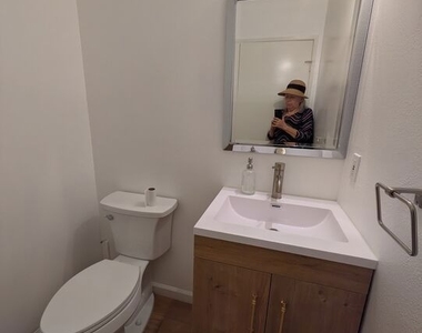 10600 Holman Avenue - Photo Thumbnail 17