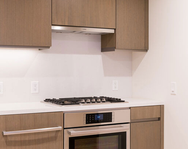 889 Francisco Street - Photo Thumbnail 5