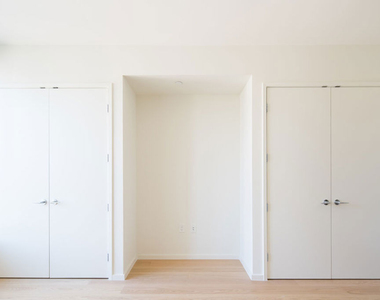 889 Francisco Street - Photo Thumbnail 4