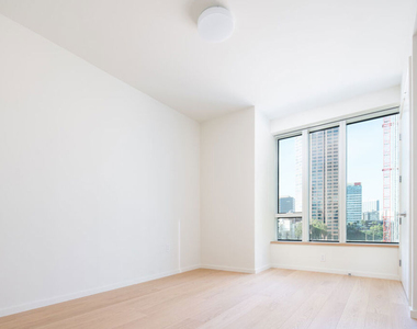 889 Francisco Street - Photo Thumbnail 3