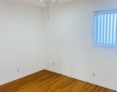 2337 W Gramercy Avenue - Photo Thumbnail 9