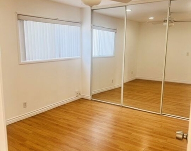 2337 W Gramercy Avenue - Photo Thumbnail 7