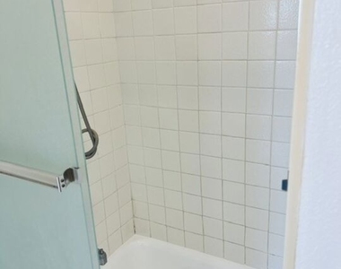 2337 W Gramercy Avenue - Photo Thumbnail 20
