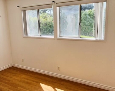2337 W Gramercy Avenue - Photo Thumbnail 16