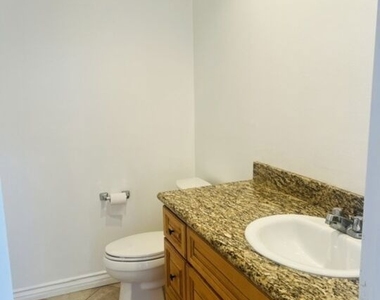 2337 W Gramercy Avenue - Photo Thumbnail 11
