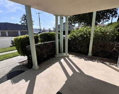 2337 W Gramercy Avenue - Photo Thumbnail 26