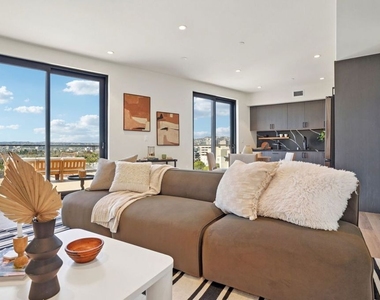 1110 S Spaulding Avenue - Photo Thumbnail 13