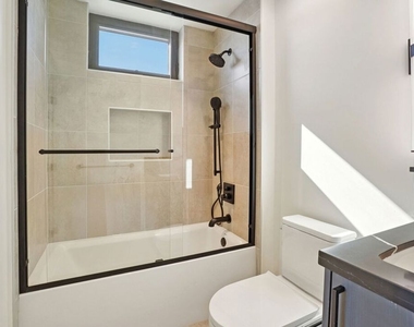 1110 S Spaulding Avenue - Photo Thumbnail 6