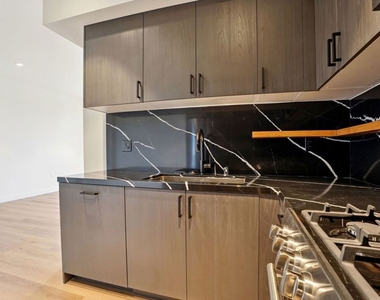 1110 S Spaulding Avenue - Photo Thumbnail 4