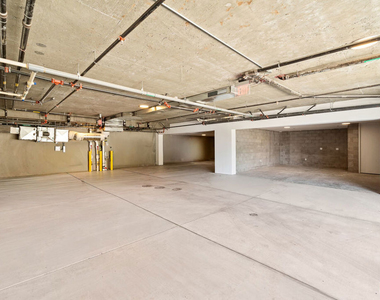 307 N Wilton Place - Photo Thumbnail 9
