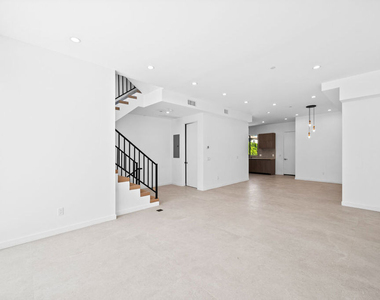 307 N Wilton Place - Photo Thumbnail 1