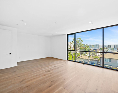 307 N Wilton Place - Photo Thumbnail 5