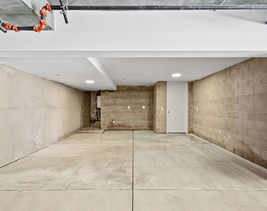 307 N Wilton Place - Photo Thumbnail 8