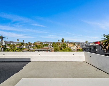 307 N Wilton Place - Photo Thumbnail 17