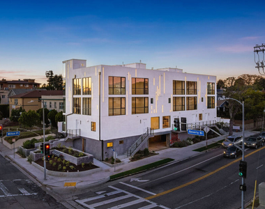 307 N Wilton Place - Photo Thumbnail 11