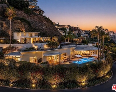 8411 Hollywood Boulevard - Photo Thumbnail 1