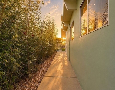 8411 Hollywood Boulevard - Photo Thumbnail 23