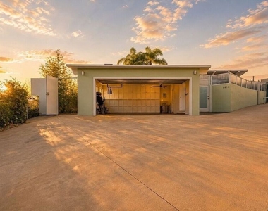 8411 Hollywood Boulevard - Photo Thumbnail 25