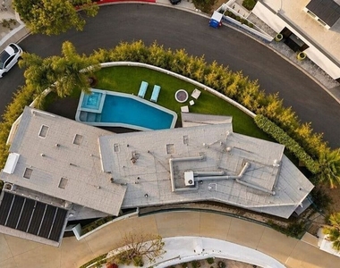 8411 Hollywood Boulevard - Photo Thumbnail 34