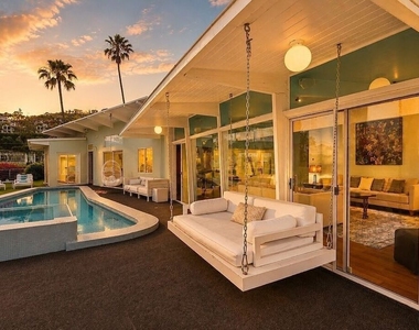 8411 Hollywood Boulevard - Photo Thumbnail 21
