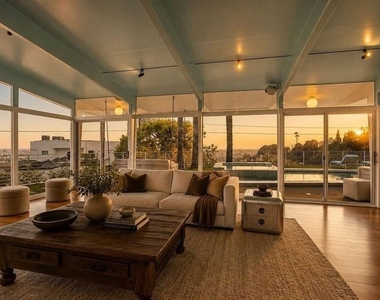 8411 Hollywood Boulevard - Photo Thumbnail 5