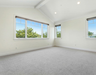 11540 Clover Avenue - Photo Thumbnail 36