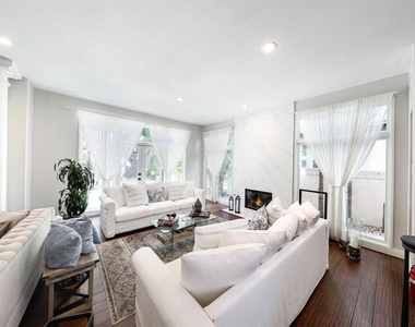 9760 Claiborne Sq - Photo Thumbnail 8