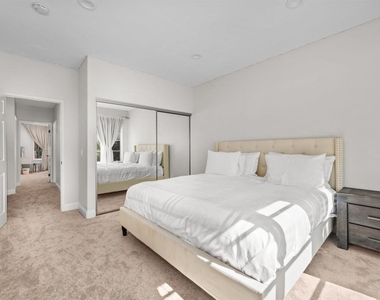9760 Claiborne Sq - Photo Thumbnail 20