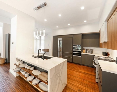 9760 Claiborne Sq - Photo Thumbnail 4