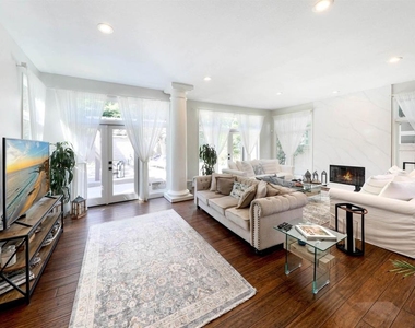 9760 Claiborne Sq - Photo Thumbnail 7