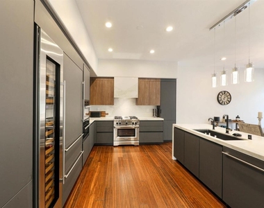 9760 Claiborne Sq - Photo Thumbnail 2