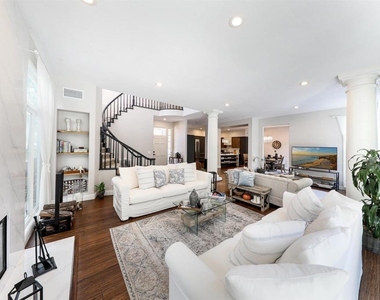 9760 Claiborne Sq - Photo Thumbnail 10
