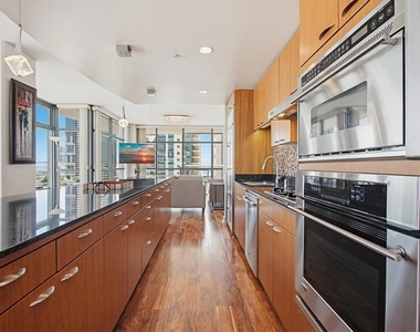 645 Front St - Photo Thumbnail 6