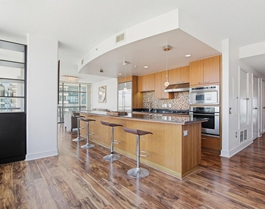 645 Front St - Photo Thumbnail 11