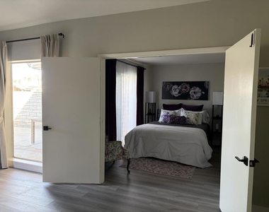 48939 Eisenhower Drive - Photo Thumbnail 6