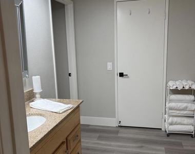 48939 Eisenhower Drive - Photo Thumbnail 18