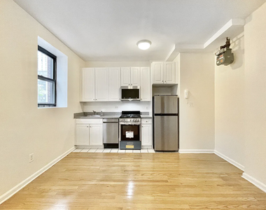 West 45th Street - Photo Thumbnail 1