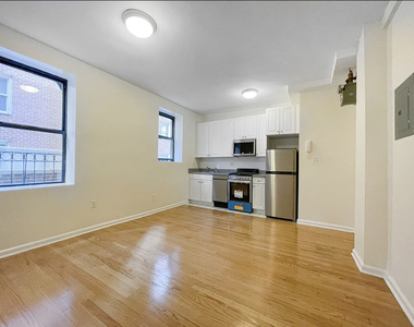 West 45th Street - Photo Thumbnail 3