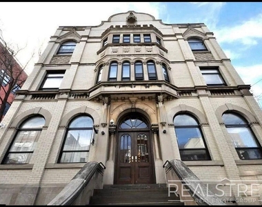 17 Monitor Street - Photo Thumbnail 7