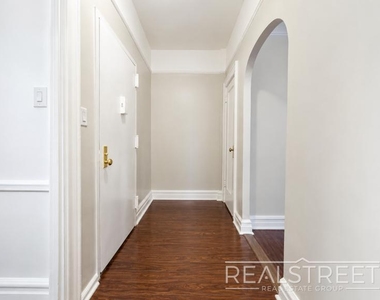 693 East New York Avenue - Photo Thumbnail 3
